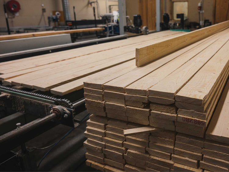 raaka lautaa menossa kalajoen puutuotteen tuotantoon