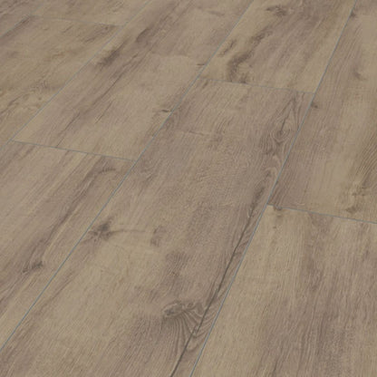 Advanced Plus Welsh Oak Grey 4619 -laminaatin harmaanruskea tammikuosi, oksakuviot ja nelisivuisesti viistetyt leveät lankut lähikuvassa.
