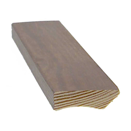 vaalean pähkinän sävyisen jalkalistan kuva